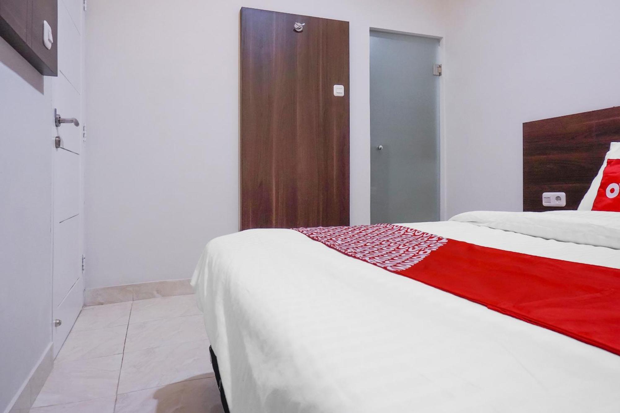 Hotel Super Oyo 90115 Near Pasar Baru Giacarta Esterno foto